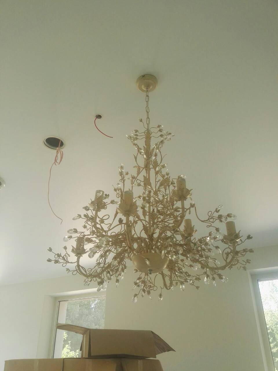 Matinės baltos įtempiamos lubos klasikai Matinės baltos įtempiamos lubos klasikai