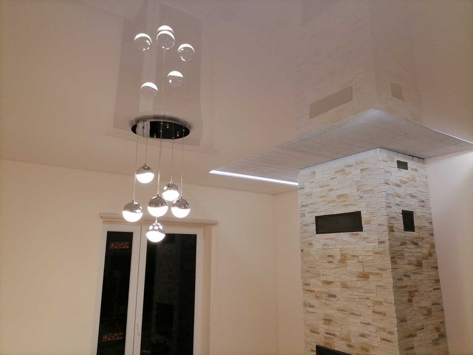 modernių įtempiamų lubų montavimas modernių įtempiamų lubų montavimas