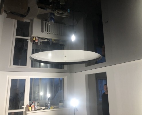 veidrodines itempiamos lubos su led apsvietimu Veidrodines itempiamos lubos su led apsvietimu