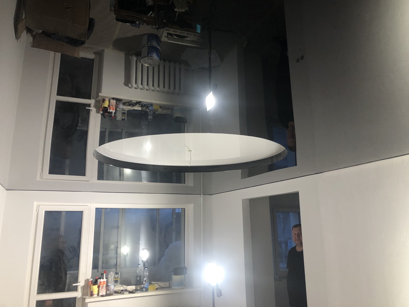 veidrodines itempiamos lubos su led apsvietimu Veidrodines itempiamos lubos su led apsvietimu